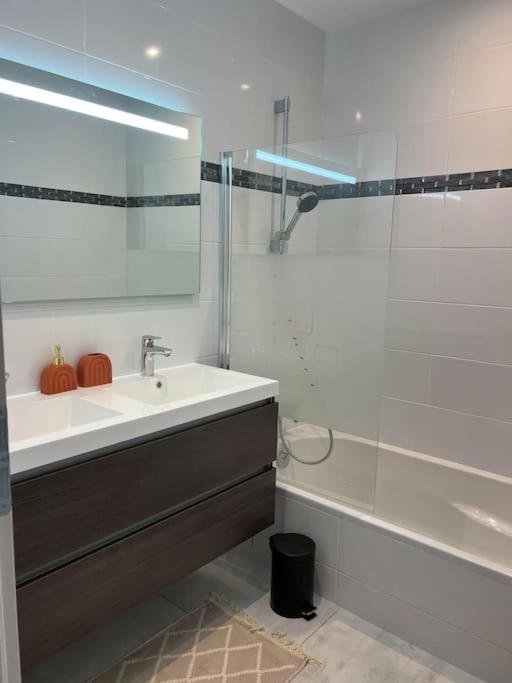 Maison Neuve De Standing 150 M2 Croix-Chapeau エクステリア 写真
